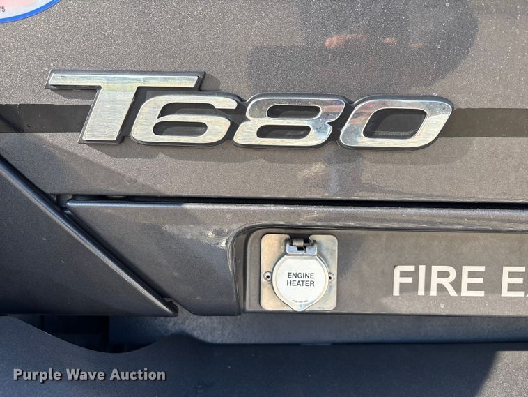 image for item FG2774 2019 Kenworth T680 semi truck