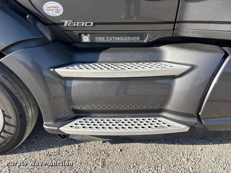 image for item FG2774 2019 Kenworth T680 semi truck