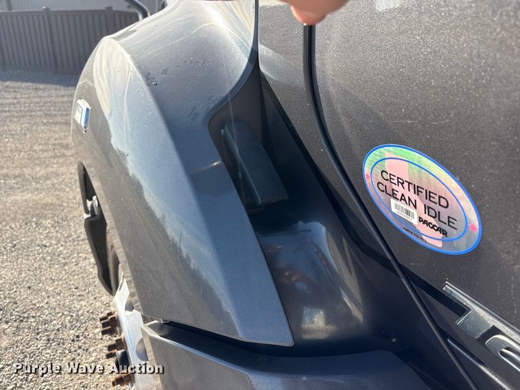 image for item FG2774 2019 Kenworth T680 semi truck