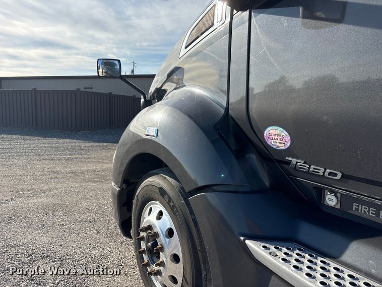 image for item FG2774 2019 Kenworth T680 semi truck