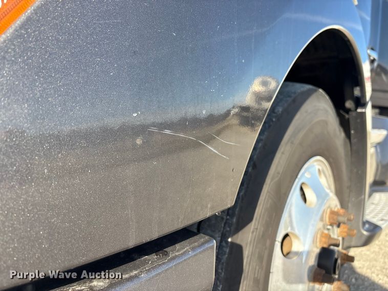 image for item FG2774 2019 Kenworth T680 semi truck