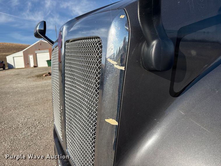 image for item FG2774 2019 Kenworth T680 semi truck