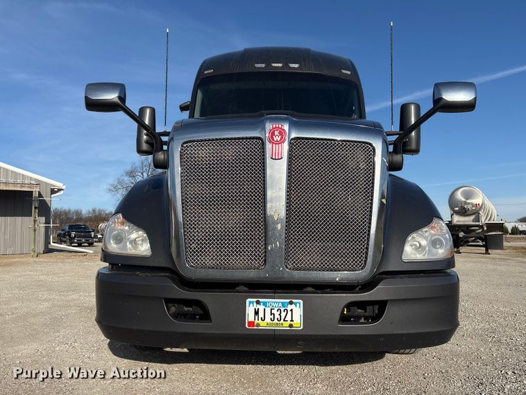 image for item FG2774 2019 Kenworth T680 semi truck