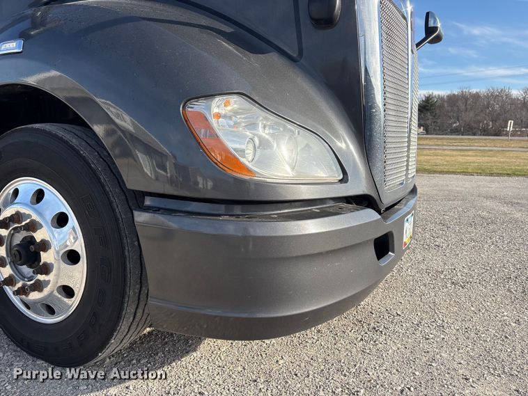 image for item FG2774 2019 Kenworth T680 semi truck