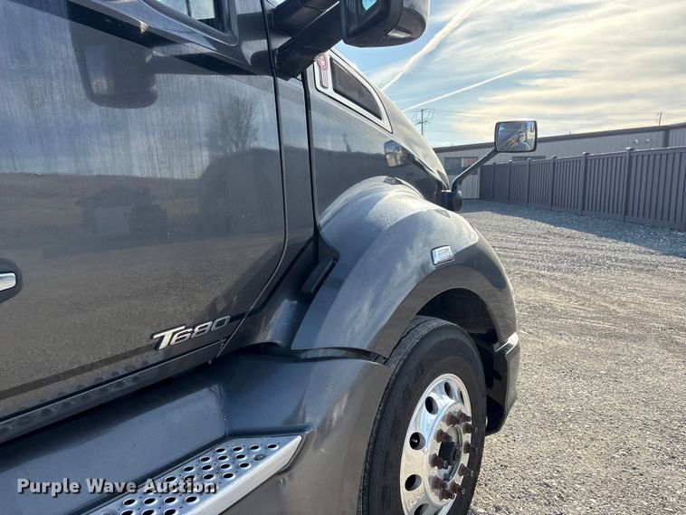image for item FG2774 2019 Kenworth T680 semi truck