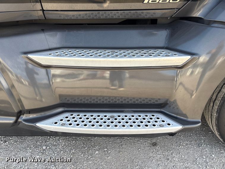 image for item FG2774 2019 Kenworth T680 semi truck