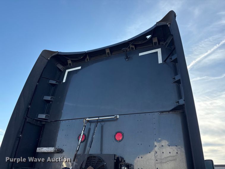 image for item FG2774 2019 Kenworth T680 semi truck