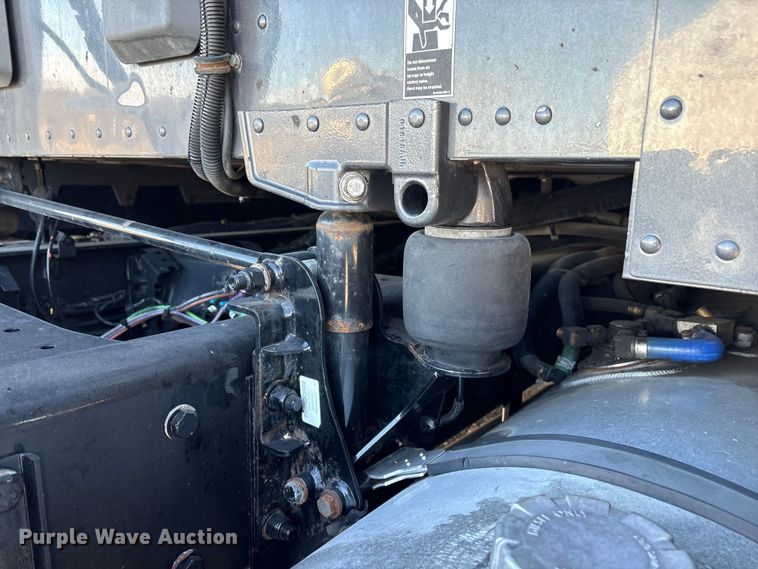 image for item FG2774 2019 Kenworth T680 semi truck