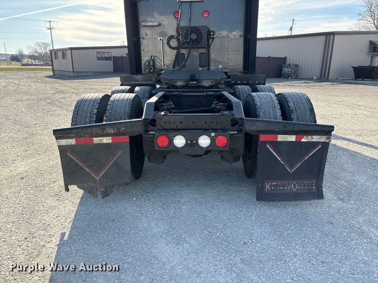 image for item FG2774 2019 Kenworth T680 semi truck