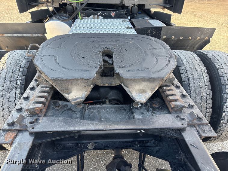 image for item FG2774 2019 Kenworth T680 semi truck