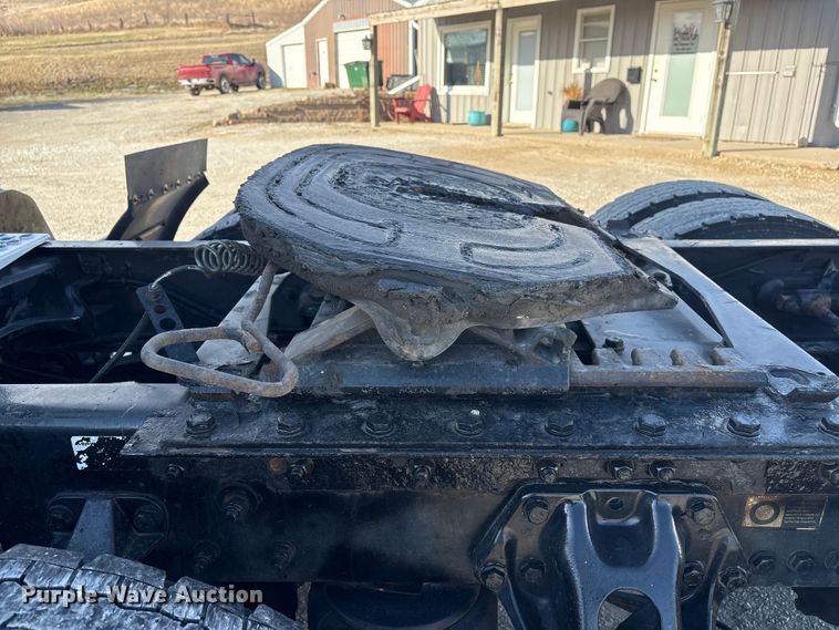 image for item FG2774 2019 Kenworth T680 semi truck