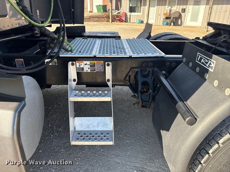 image for item FG2774 2019 Kenworth T680 semi truck