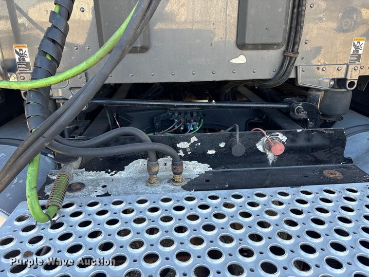 image for item FG2774 2019 Kenworth T680 semi truck