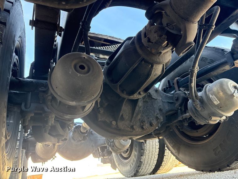 image for item FG2774 2019 Kenworth T680 semi truck