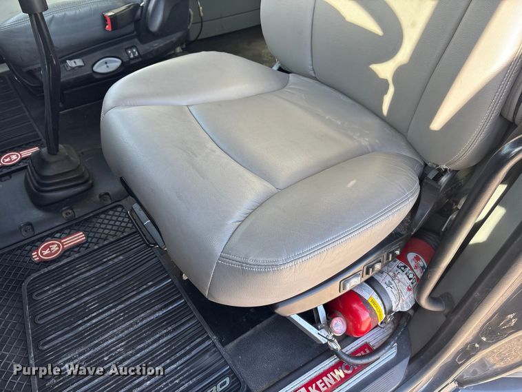 image for item FG2774 2019 Kenworth T680 semi truck