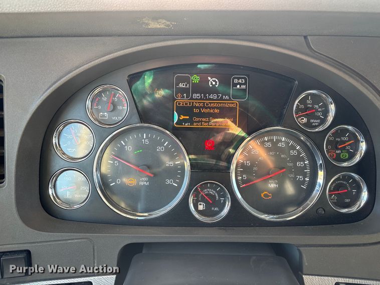 image for item FG2774 2019 Kenworth T680 semi truck