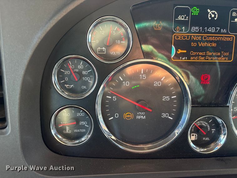 image for item FG2774 2019 Kenworth T680 semi truck