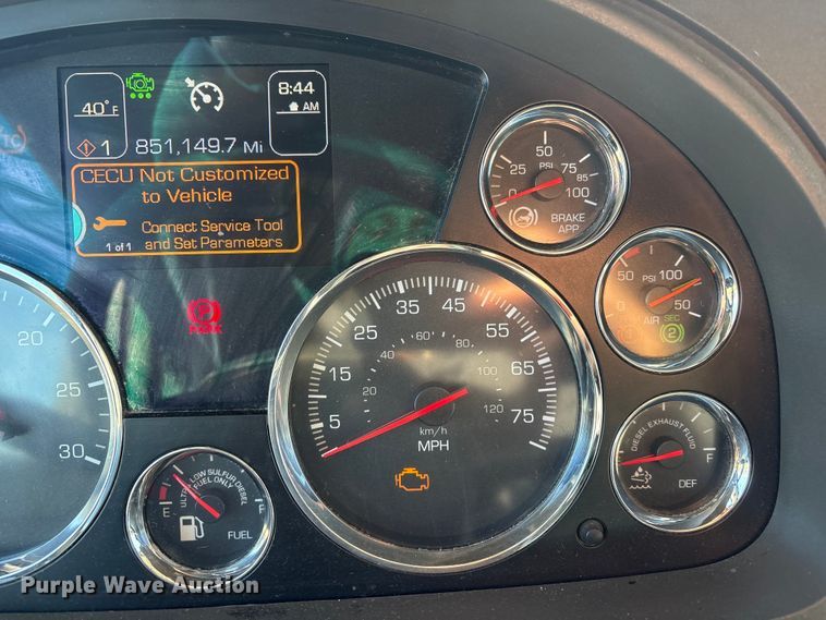 image for item FG2774 2019 Kenworth T680 semi truck