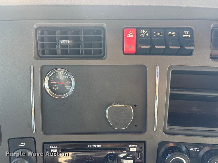 image for item FG2774 2019 Kenworth T680 semi truck