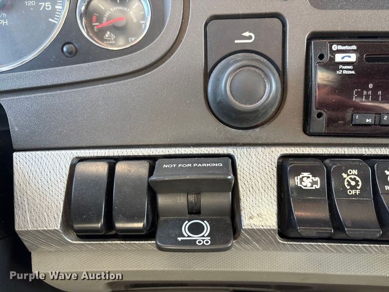 image for item FG2774 2019 Kenworth T680 semi truck