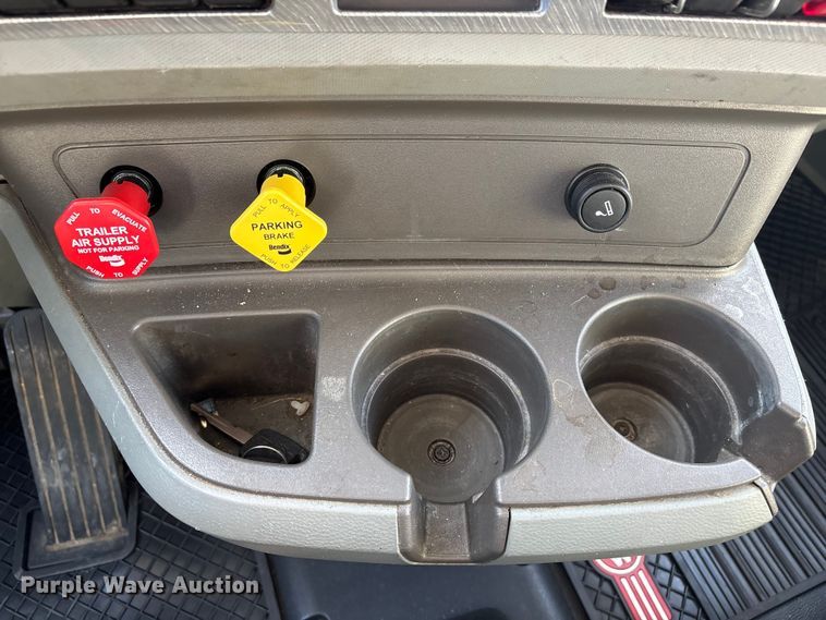 image for item FG2774 2019 Kenworth T680 semi truck