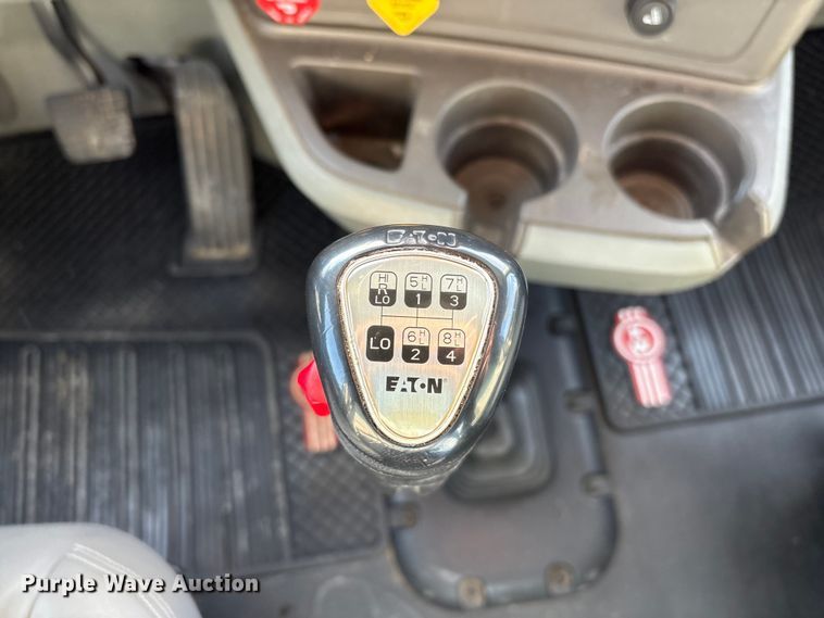 image for item FG2774 2019 Kenworth T680 semi truck