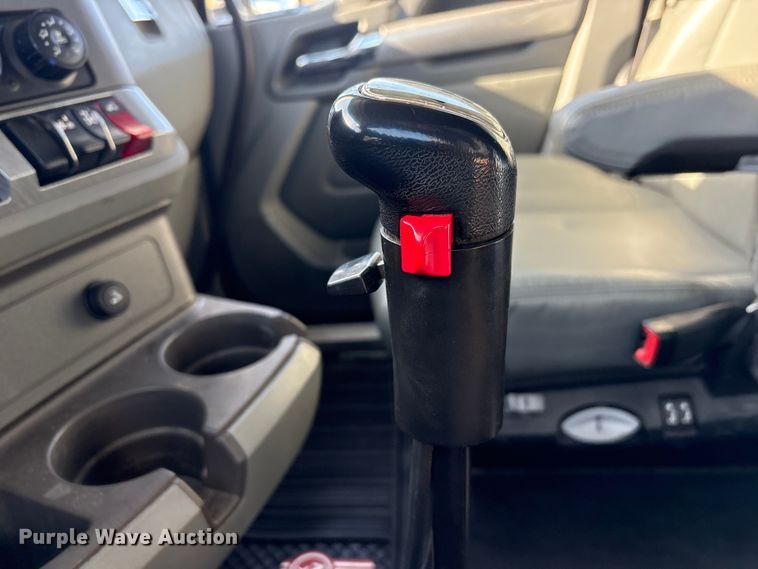 image for item FG2774 2019 Kenworth T680 semi truck