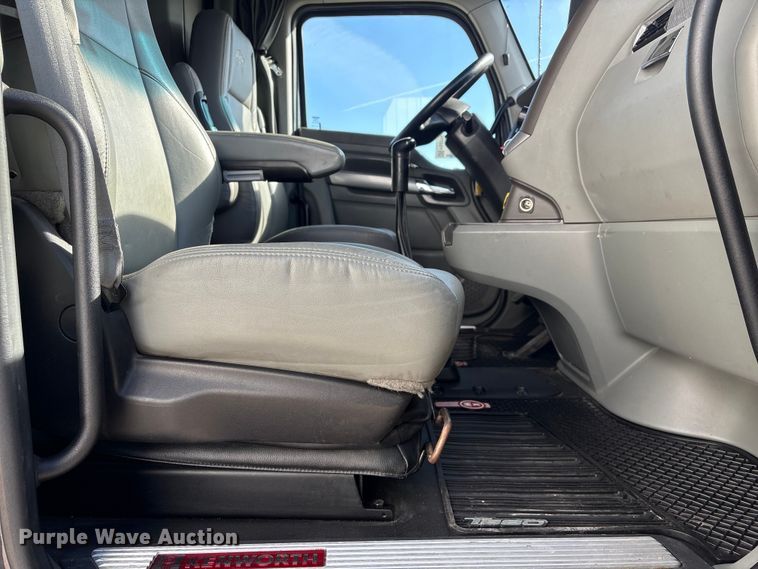 image for item FG2774 2019 Kenworth T680 semi truck