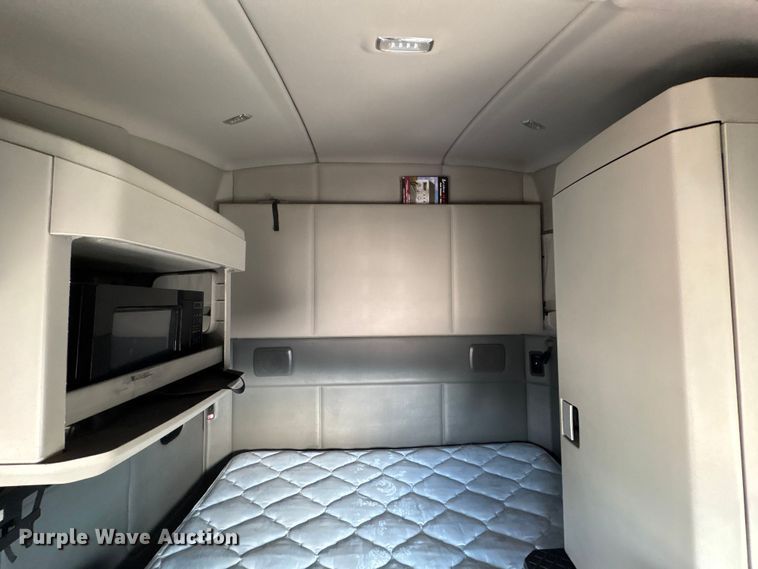 image for item FG2774 2019 Kenworth T680 semi truck