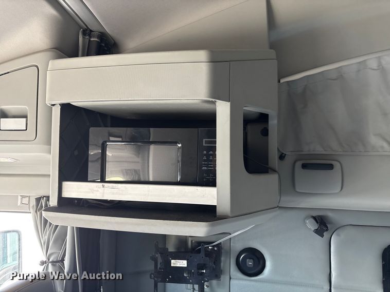 image for item FG2774 2019 Kenworth T680 semi truck