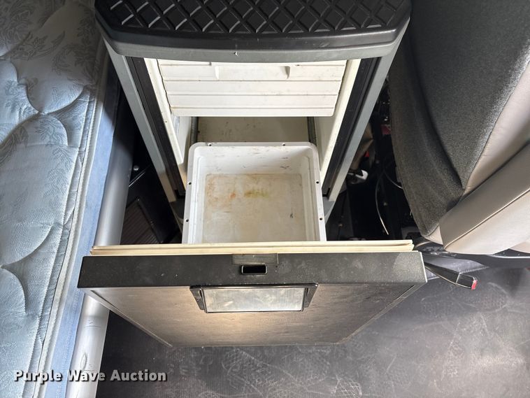 image for item FG2774 2019 Kenworth T680 semi truck