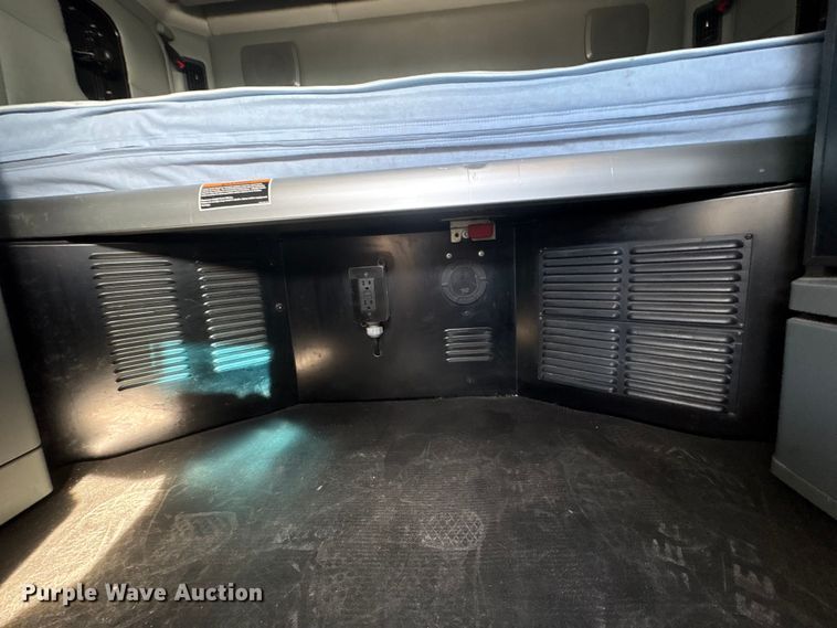 image for item FG2774 2019 Kenworth T680 semi truck