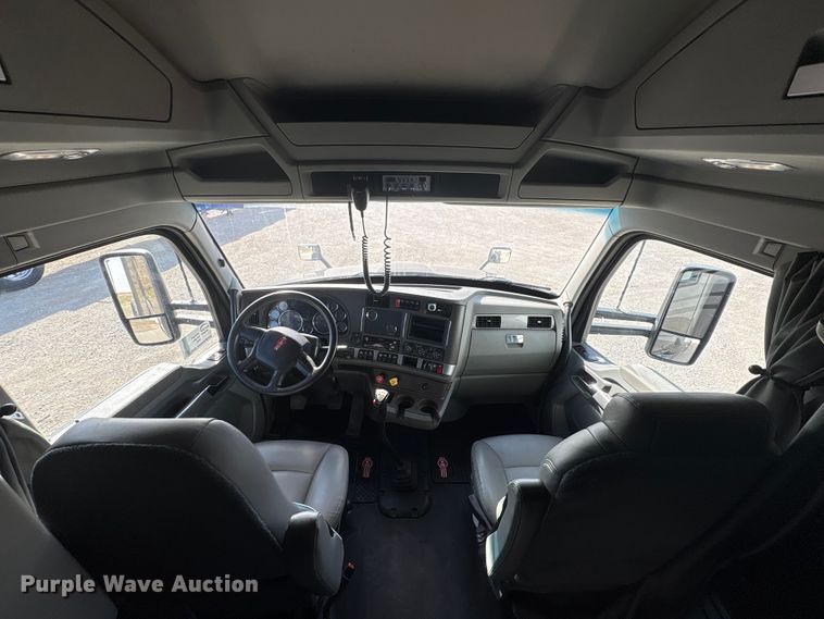 image for item FG2774 2019 Kenworth T680 semi truck