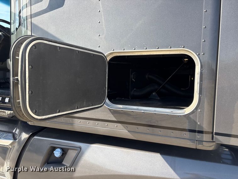 image for item FG2774 2019 Kenworth T680 semi truck