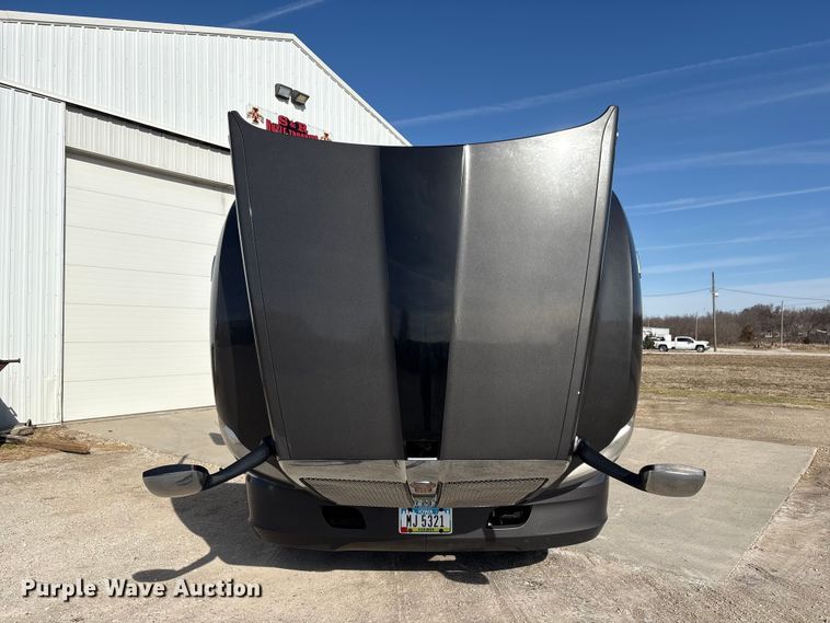 image for item FG2774 2019 Kenworth T680 semi truck