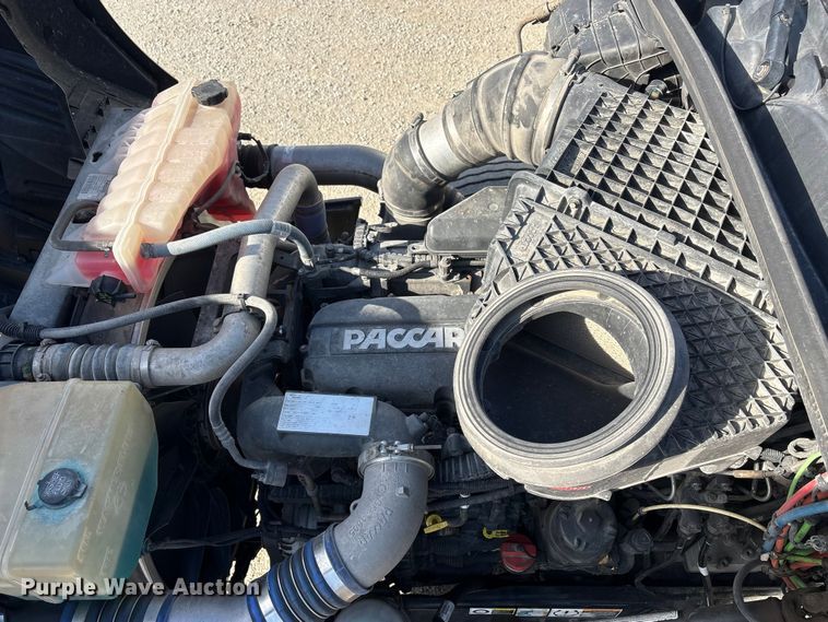 image for item FG2774 2019 Kenworth T680 semi truck