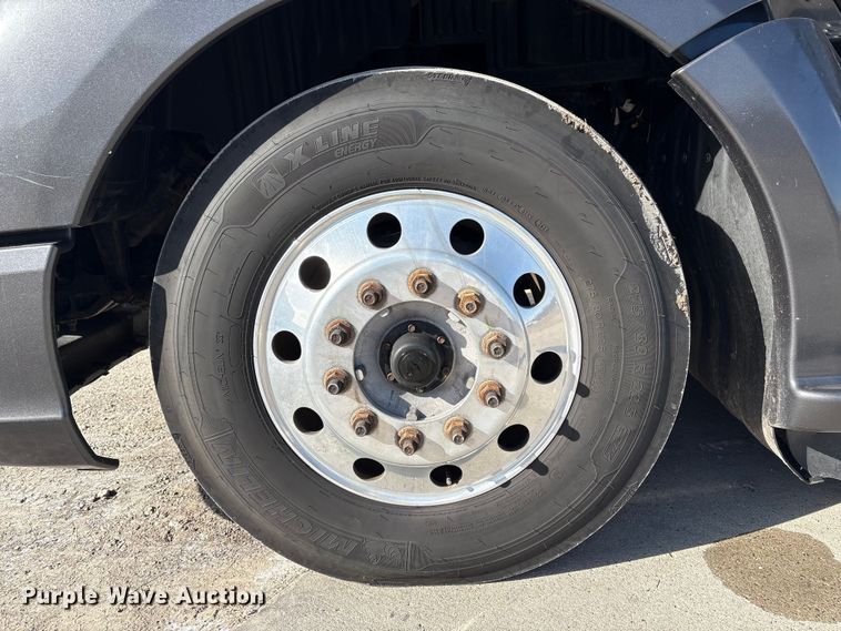 image for item FG2774 2019 Kenworth T680 semi truck