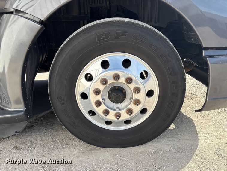 image for item FG2774 2019 Kenworth T680 semi truck