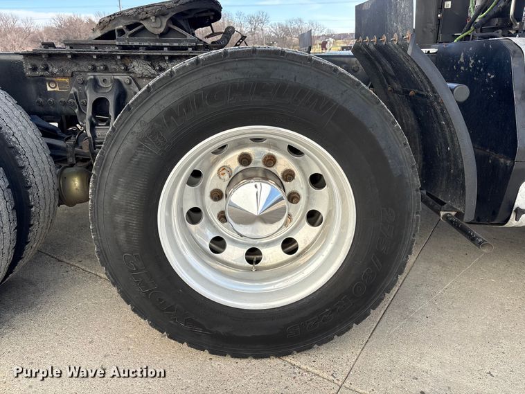 image for item FG2774 2019 Kenworth T680 semi truck