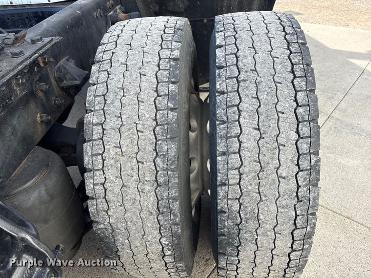 image for item FG2774 2019 Kenworth T680 semi truck