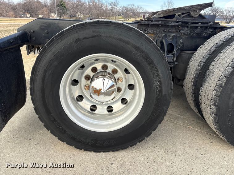 image for item FG2774 2019 Kenworth T680 semi truck