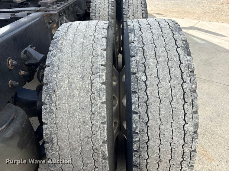 image for item FG2774 2019 Kenworth T680 semi truck