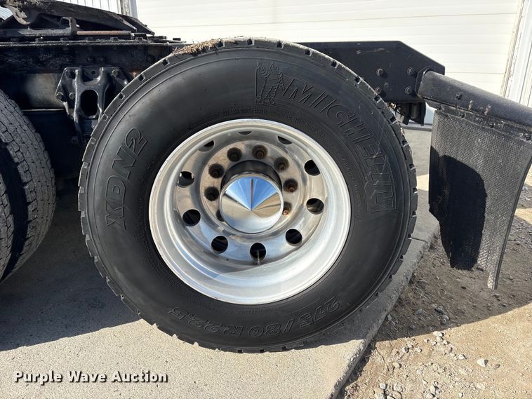 image for item FG2774 2019 Kenworth T680 semi truck