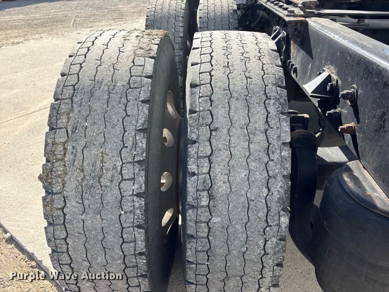 image for item FG2774 2019 Kenworth T680 semi truck