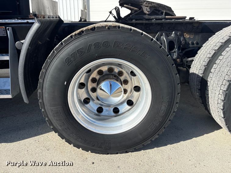 image for item FG2774 2019 Kenworth T680 semi truck