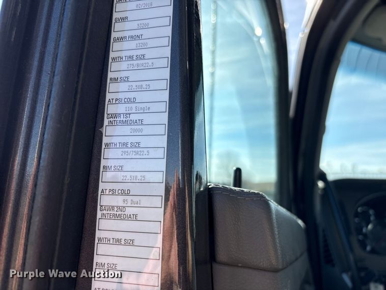 image for item FG2774 2019 Kenworth T680 semi truck