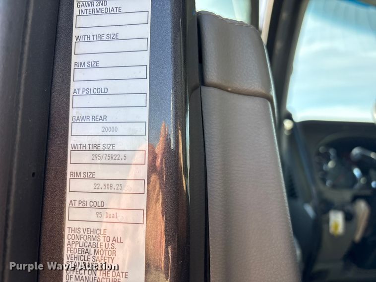 image for item FG2774 2019 Kenworth T680 semi truck