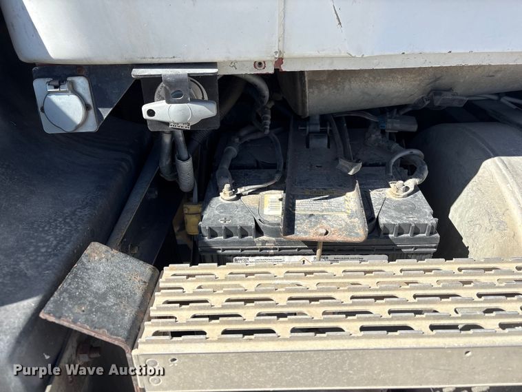 image for item FG2811 2001 Mack CL700 semi truck