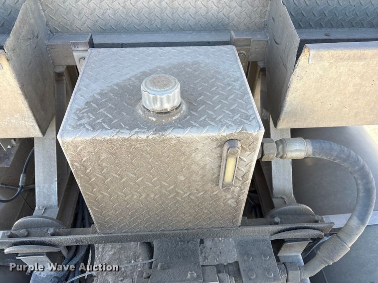 image for item FG2811 2001 Mack CL700 semi truck