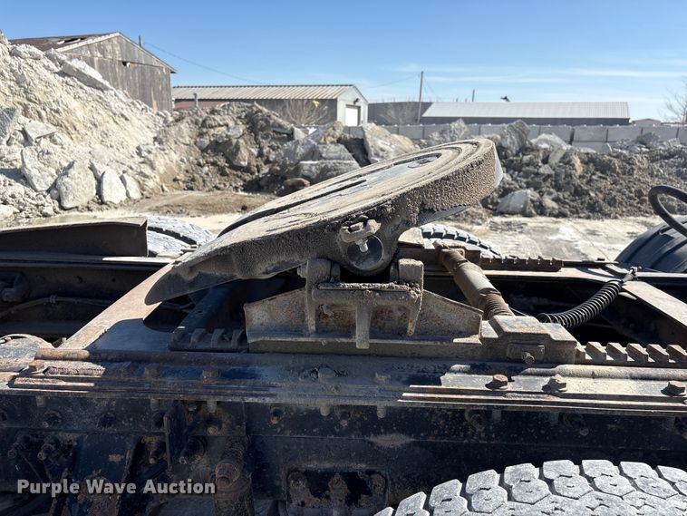 image for item FG2811 2001 Mack CL700 semi truck